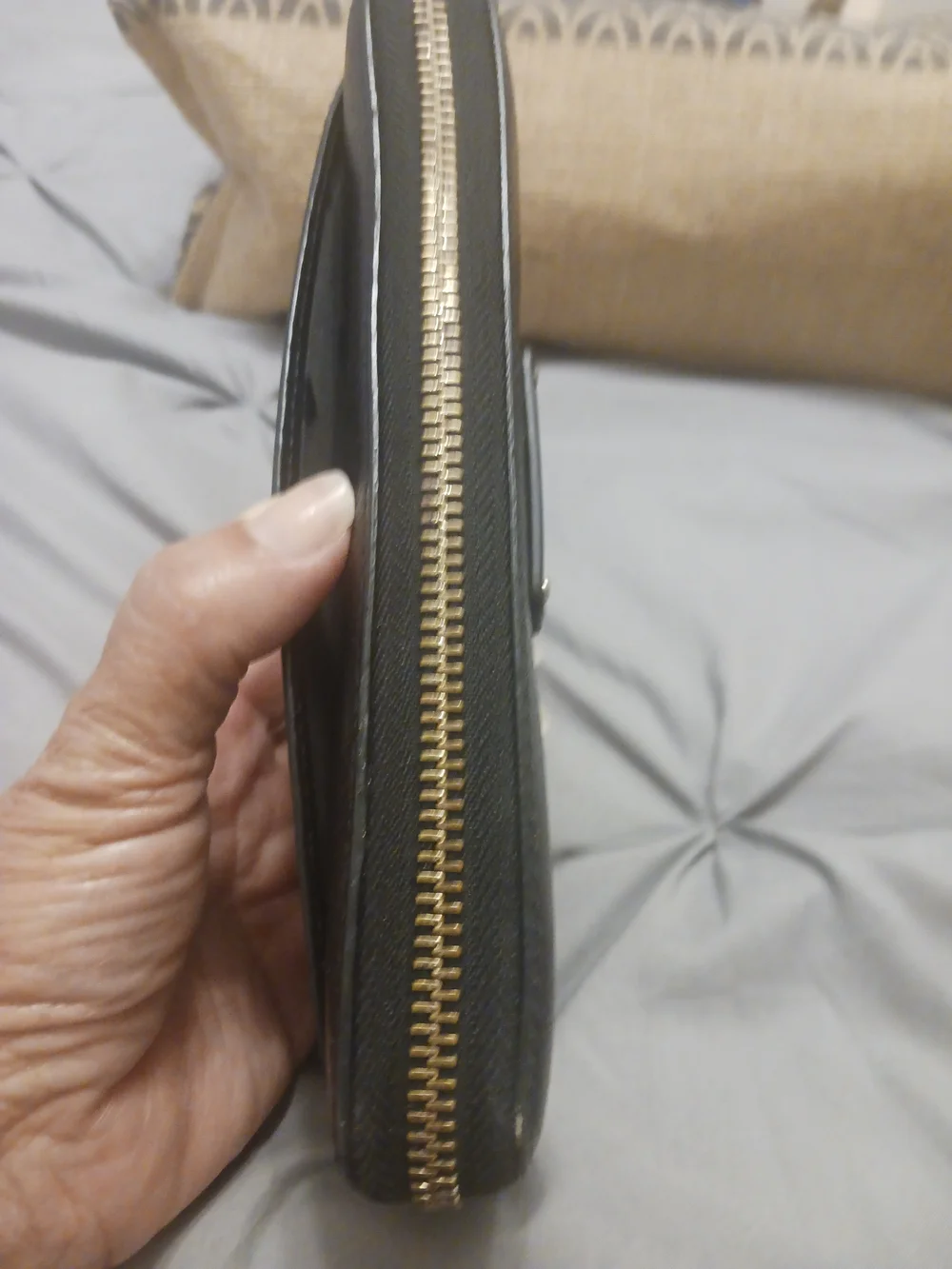 kate spade black pebbled leather zip wallet multiple pockets